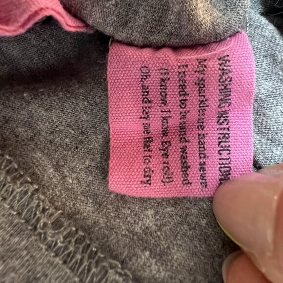 Bow & Drape Gray 'Hangry' Short Sleeve Tee - Picture 11 of 12